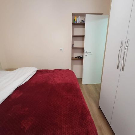 ティラナAjla Komuna Apartamentアパートメント エクステリア 写真