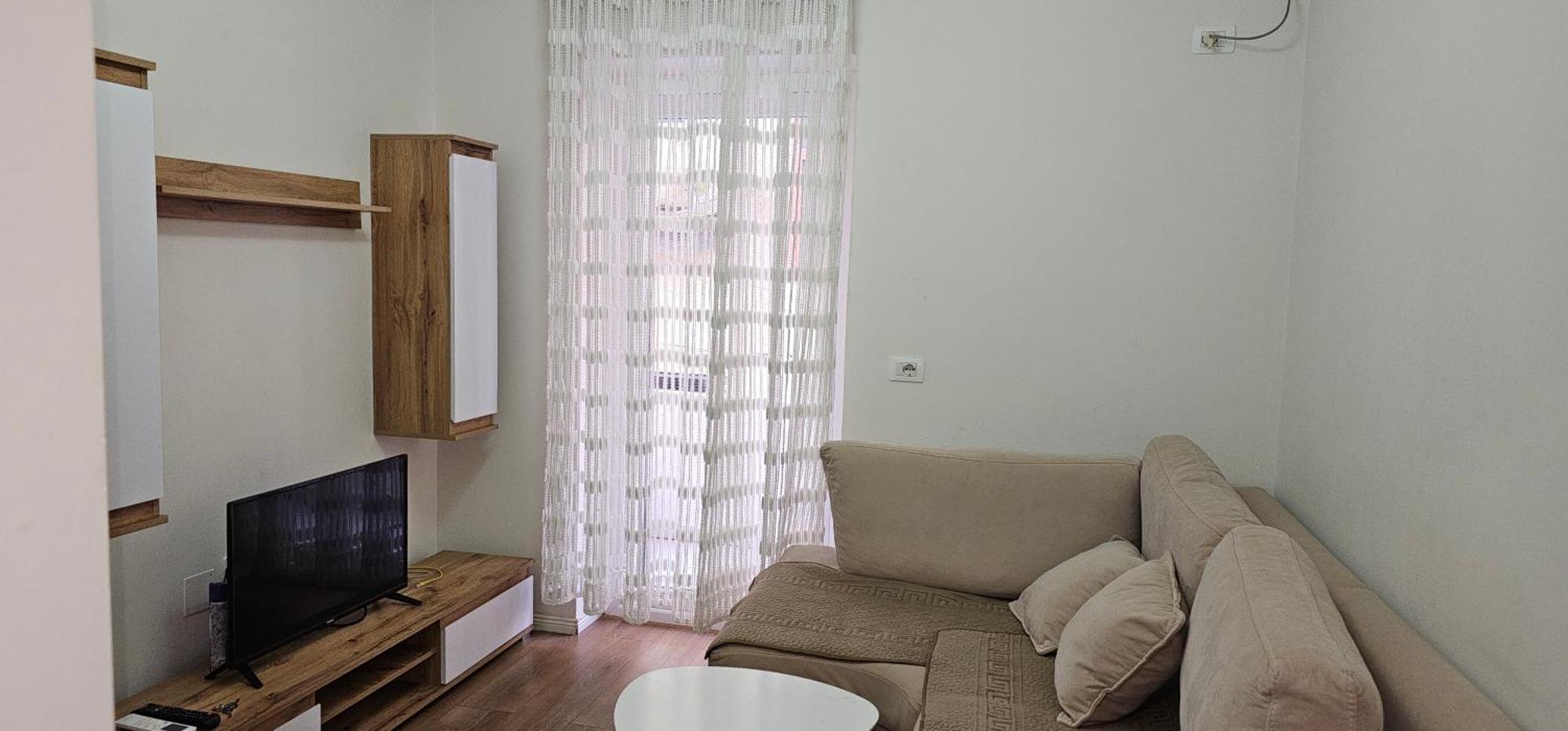 ティラナAjla Komuna Apartamentアパートメント エクステリア 写真