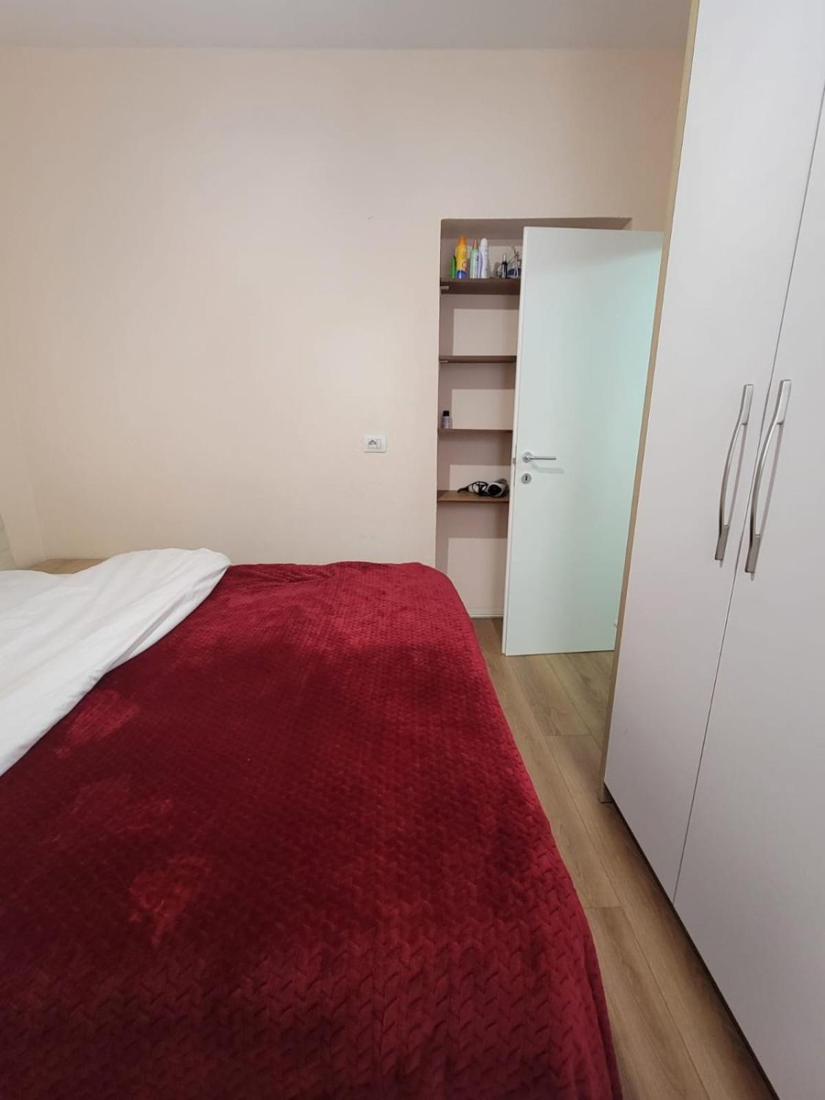 ティラナAjla Komuna Apartamentアパートメント エクステリア 写真