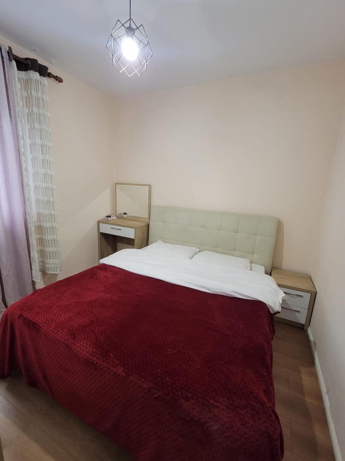 ティラナAjla Komuna Apartamentアパートメント エクステリア 写真